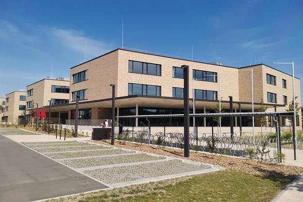 Außenansicht Gymnasium