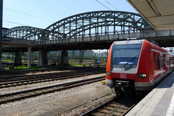 Foto: Zug im Bahnhof