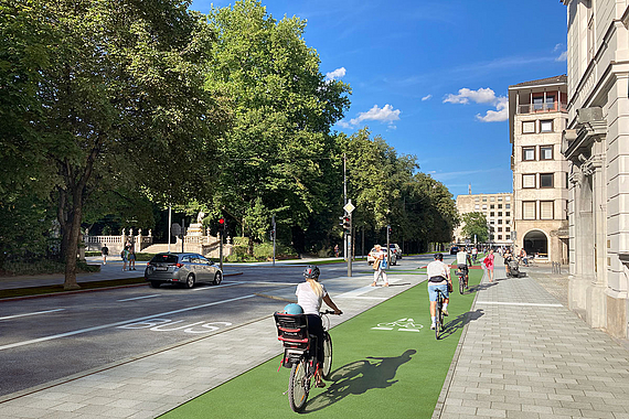 Visualisierung Radschnellweg am Maximiliansplatz in der Münchner Innenstadt © winhard 3d