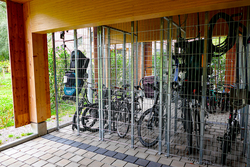Abteil für Fahrräder unten im Parkdeck aus Holz von HK Architekten © Planungsverband Äußerer Wirtschaftsraum München (PV)