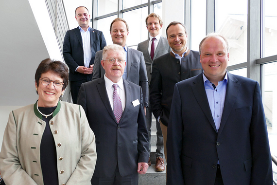 Markus Kennerknecht (Foto hintere Reihe links), 1. Bürgermeister Grafrath, im neu gewählten PV-Verbandsausschuss © Planungsverband Äußerer Wirtschaftsraum München (PV)