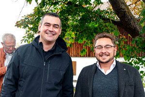 Florian Hoffmann und Florian Zarbo stehen nebeneinander.
