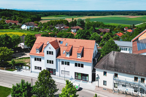 Foto von Gemeindehaus Egmating von schräg oben