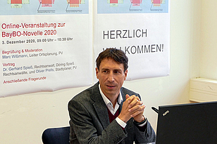 Marc Wißmann moderiert die PV-Online-Veranstaltung zur BayBO-Novelle 2020 © Planungsverband Äußerer Wirtschaftsraum München (PV) Marc Wißmann moderiert die PV-Online-Veranstaltung zur BayBO-Novelle 2020 © Planungsverband Äußerer Wirtschaftsraum München (PV)